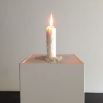Katie Paterson. ŽVAKĖ / CANDLE (IŠ ŽEMĖS Į JUODĄJĄ SKYLĘ / FROM EARTH INTO A BLACK HOLE). 2015. Photo © Blaise Adilon, 2015. Exhibition view Frac Franche-Comté. Curated by Nicolas Bourriaud