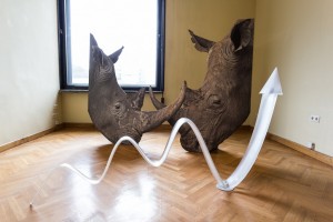 Katja Novitskova, Aktyvavimo modelis (Raganosiai), 2014. Lewben Art Foundation, Kraupa - Tuskany Zeidler ir menininkės nuosavybė. Foto: Remio Ščerbausko