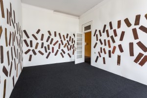 Liam Gillick, Inside now, we walk into a room with Coca-Cola coloured walls, 1998. Photo: Remis Ščerbauskas